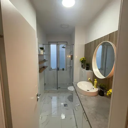 Comfortable And Modern Ultracentral *