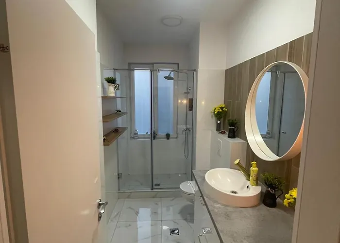 Comfortable And Modern Ultracentral *